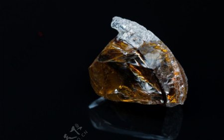 黄水晶原石