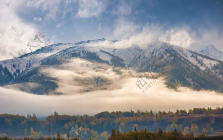 巍峨的雪山