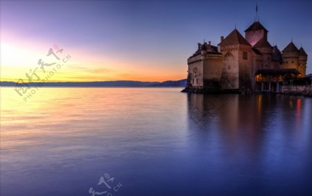 海面上的古老城堡
