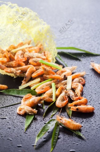 姜葱炒河虾
