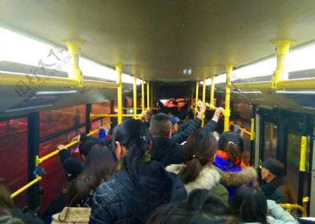 拥挤的公交车