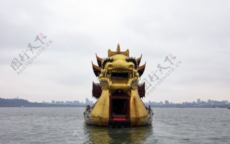 杭州西湖金龙游船