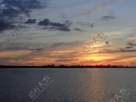 奥克兰海滨小镇日落风景