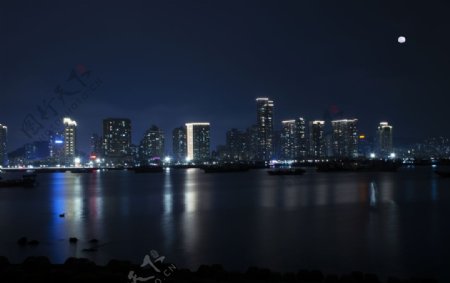 珠海日月贝夜景城市海边