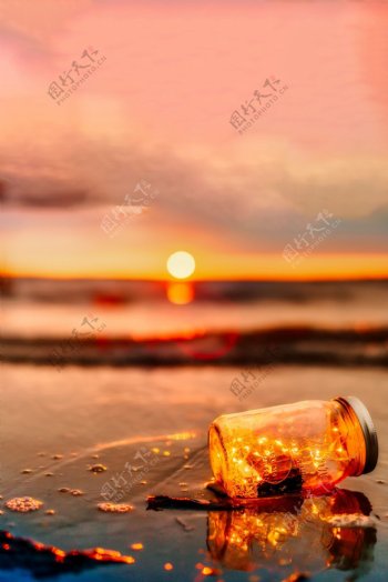 夕阳海边漂流瓶