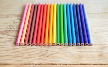 五颜六色的彩色铅笔