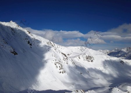 雪太阳天空山高山滑雪