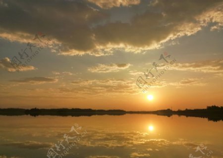 夕阳镜湖
