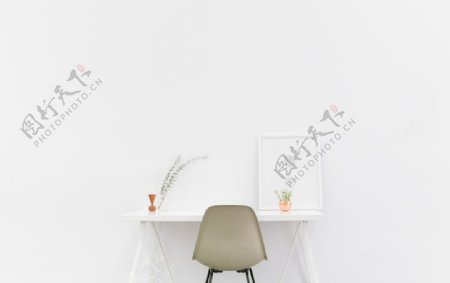 白色纯净办公桌