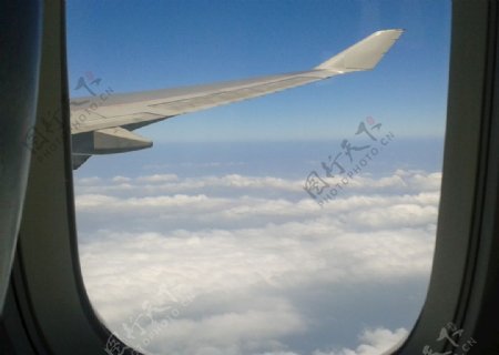 飞机翅膀云