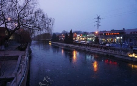 北护城河的夜色