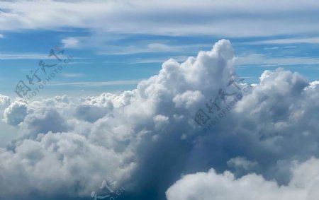 飞机上拍的云图片