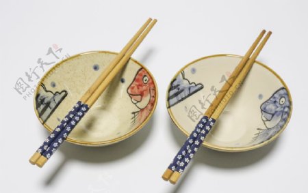 传统花纹陶瓷碗筷图片