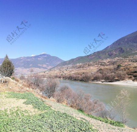 大山河谷风景图片