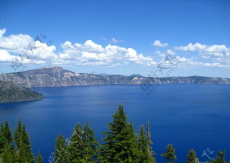 静谧的湖泊图片