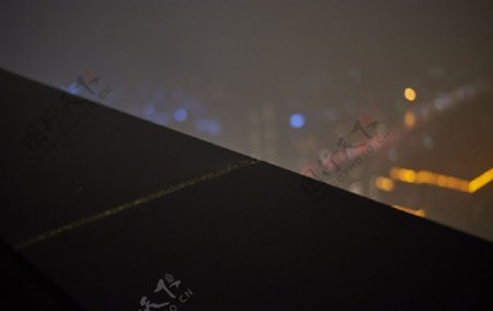 城市雨夜图片