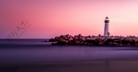 灯塔岩石海滨日落天空图片