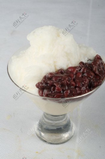红豆牛奶冰图片