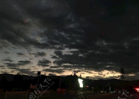 丽江清晨天空图片