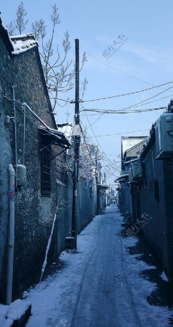 雪后古巷图片