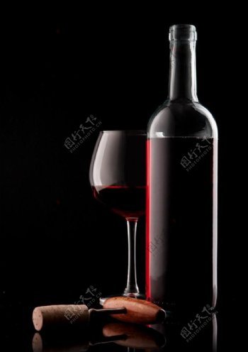 红酒酒杯酒瓶图片