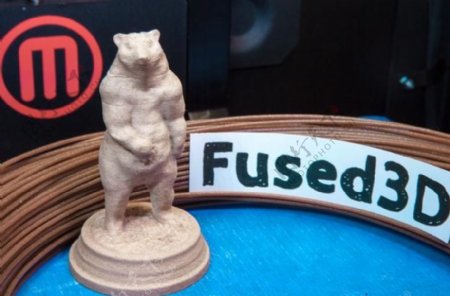 棕熊学名UrsusARCTOS的Makerbot印有木纤维