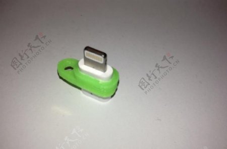 微型USB适配器以闪电吊坠