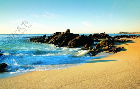 蓝天海岛海滩白云蓝色浪花