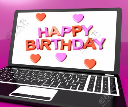 在笔记本电脑的屏幕上显示的电子贺卡生日快乐