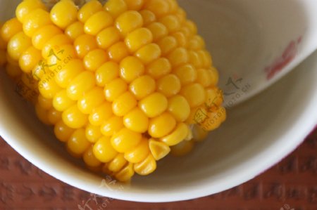 煮玉米图片