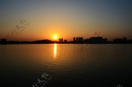 落日梅溪湖图片