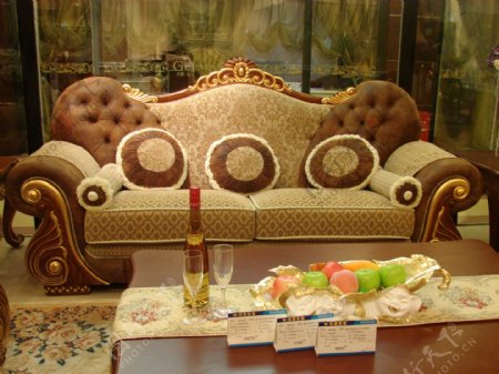 经典欧式家具华丽的三人沙发图片