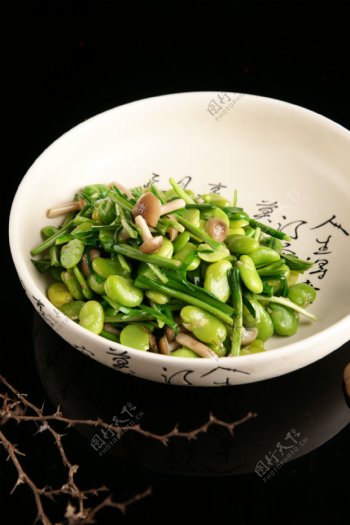 韭菜炒蚕豆图片