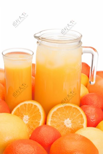 橙汁和桔子图片