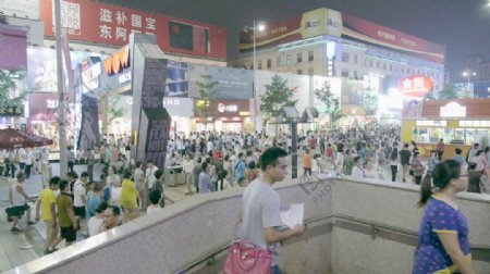 繁忙的夜晚的街道在北京股市的录像视频免费下载