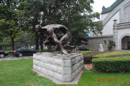 校园雕像