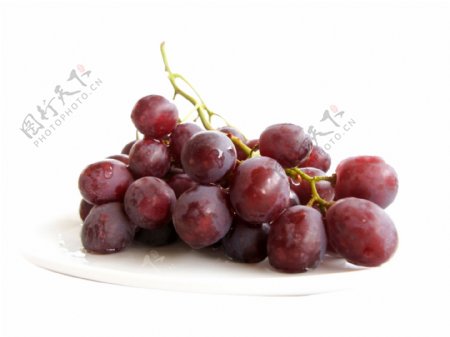 盘子中的葡萄