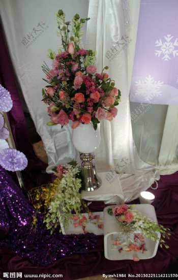 婚礼厅内花艺设计图片
