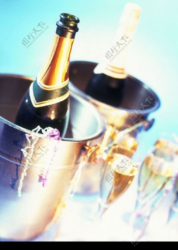 香槟酒杯图片