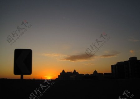 夕阳西下的二环路图片