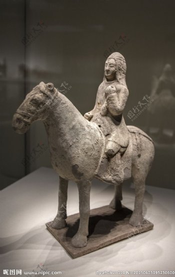 骑马武士陶俑图片