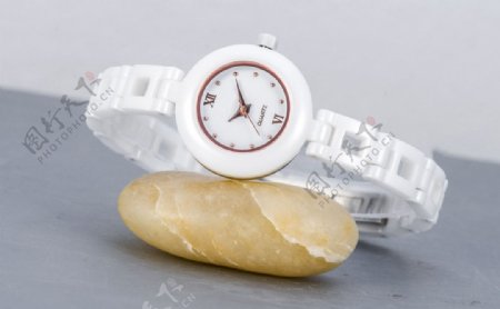 新款陶瓷手表图片