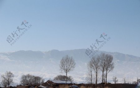 冬日山村图片