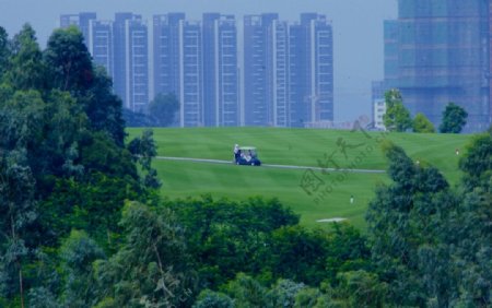 城市山水绿色高尔夫图片