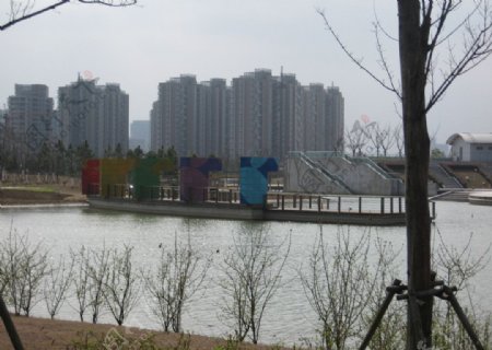 湖中建筑图片