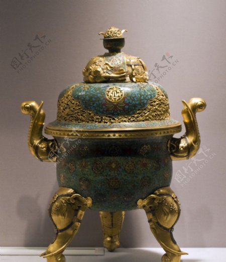 铜胎鎏金掐丝珐琅三足炉图片