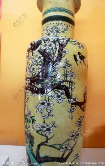 喜鹊梅花瓷瓶图片