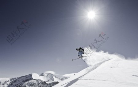 滑雪滑雪场雪山图片