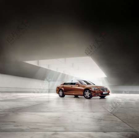 全新一代梅赛德斯奔驰S级轿车图片
