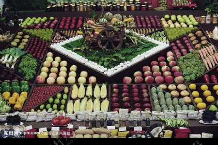 蔬菜水果类上架的各类蔬菜瓜果图片